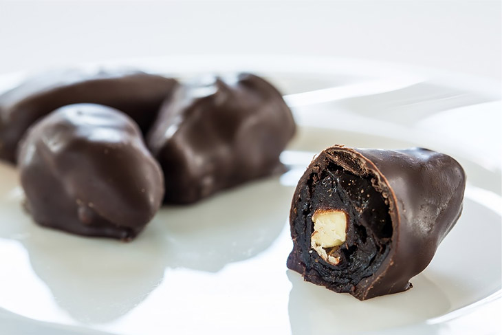 prune-with-almonds-natural-store-kyiv